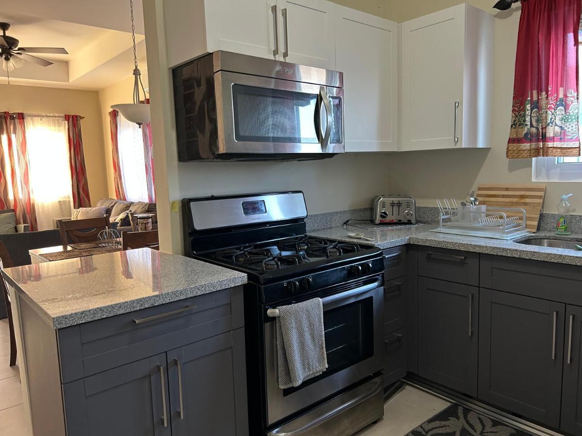 Seamist Villa @Oceanpointe Lucea Comfy 2Br W/Pool Gym & Parking Exterior foto